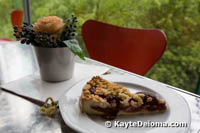 Plum cake with a view of the Neander Valley at the Neanderthal Museum