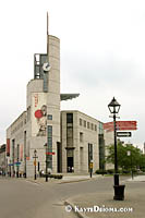 The Éperon building at Pointe-ŕ-Calličre. Š Kayte Deioma